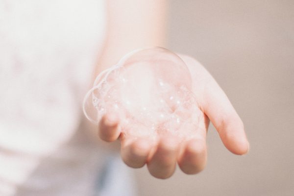 Pourquoi faut-il se laver les mains avec du savon ?